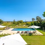 Bagatelle Villa *