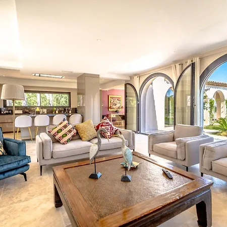 Bagatelle Villa *
